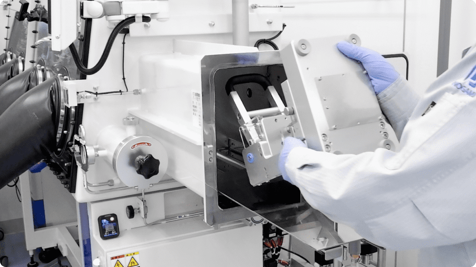 グローブボックスのサイドボックスから搬出入（or出し入れ）できるコンパクトボディ